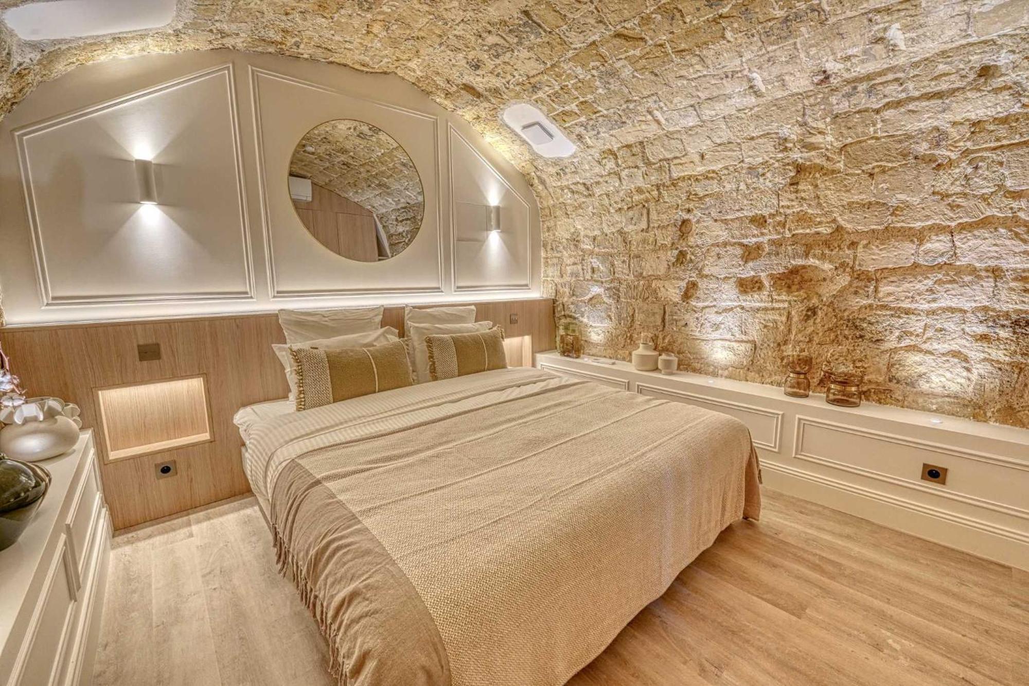 Apartment Historic Loft By Architect, Near Louvre *